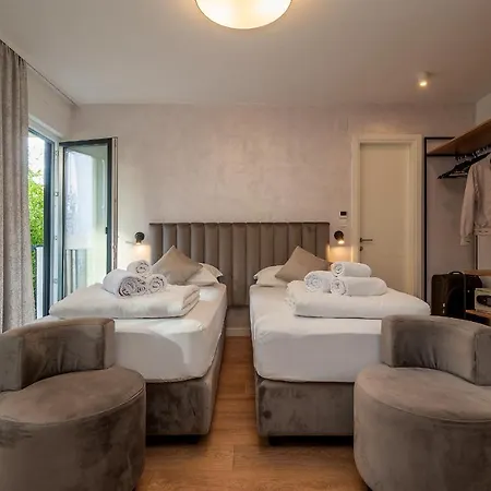 Bed & Breakfast Seven Seas 4*