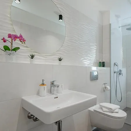 Seven Seas Bed & Breakfast 4*