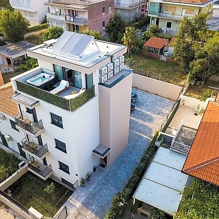 Seven Seas 4*