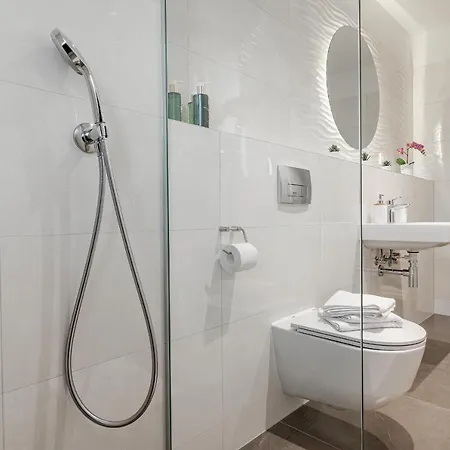 Oda ve Kahvaltı Seven Seas