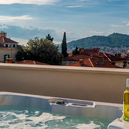 Oda ve Kahvaltı Seven Seas Split