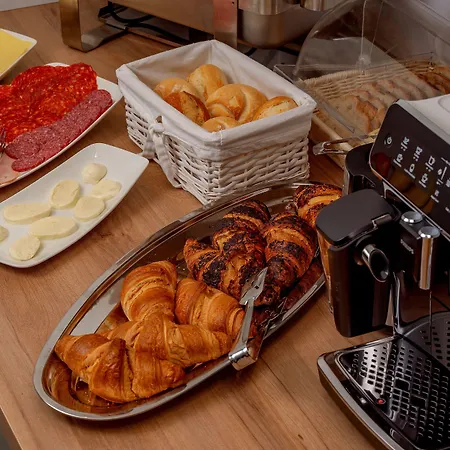 Seven Seas Oda ve Kahvaltı 4*